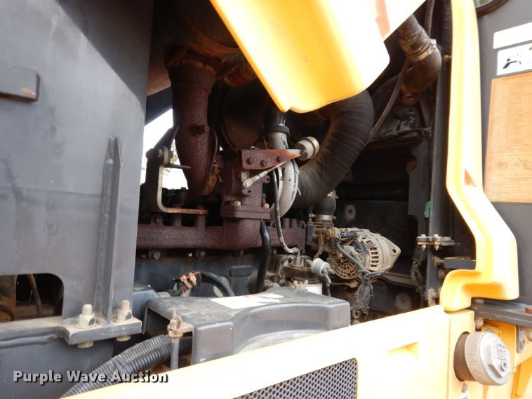 image for item JL9783 2005 New Holland RG140B  motor grader