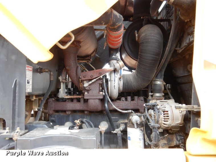 image for item JL9783 2005 New Holland RG140B  motor grader