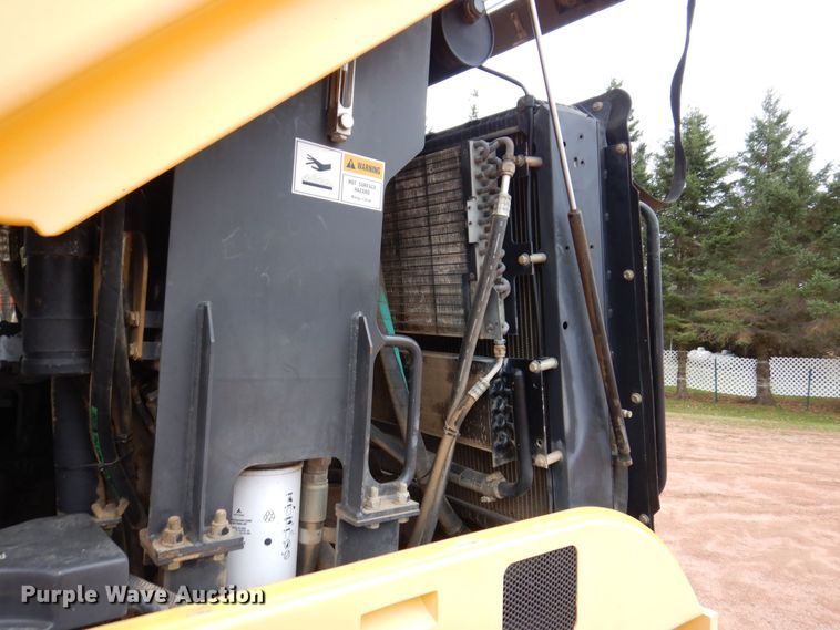 image for item JL9783 2005 New Holland RG140B  motor grader