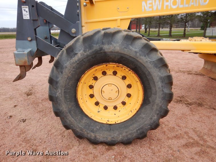 image for item JL9783 2005 New Holland RG140B  motor grader