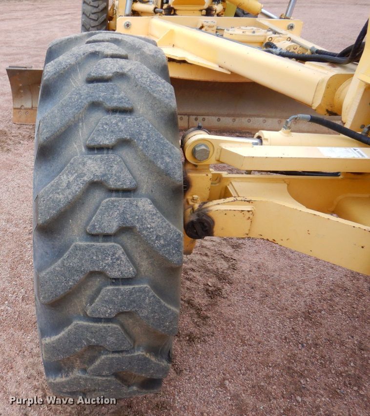 image for item JL9783 2005 New Holland RG140B  motor grader