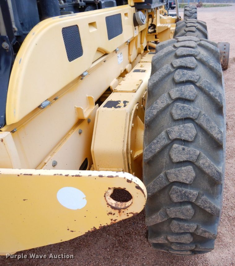 image for item JL9783 2005 New Holland RG140B  motor grader