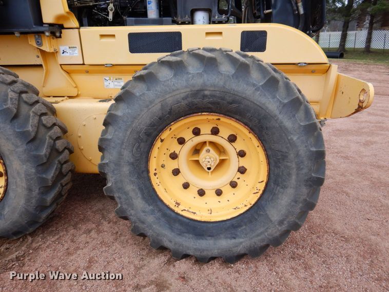 image for item JL9783 2005 New Holland RG140B  motor grader