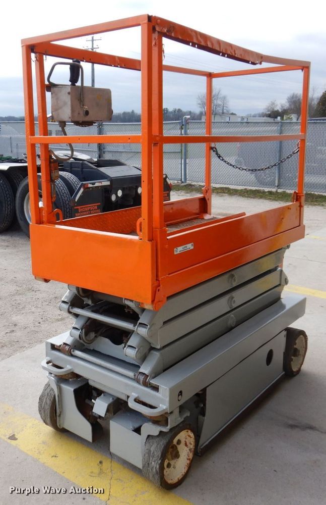 image for item JL9785 2004 Skyjack SJIII 3219  scissor lift
