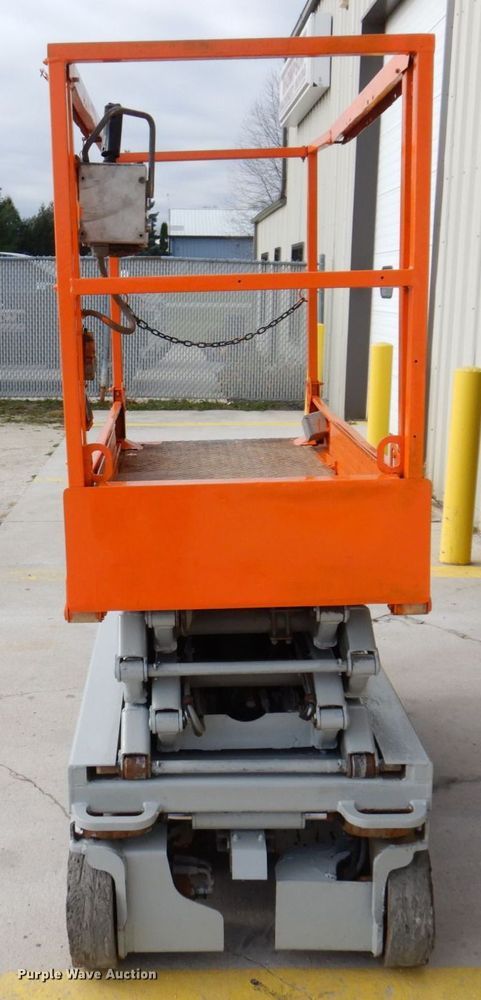 image for item JL9785 2004 Skyjack SJIII 3219  scissor lift