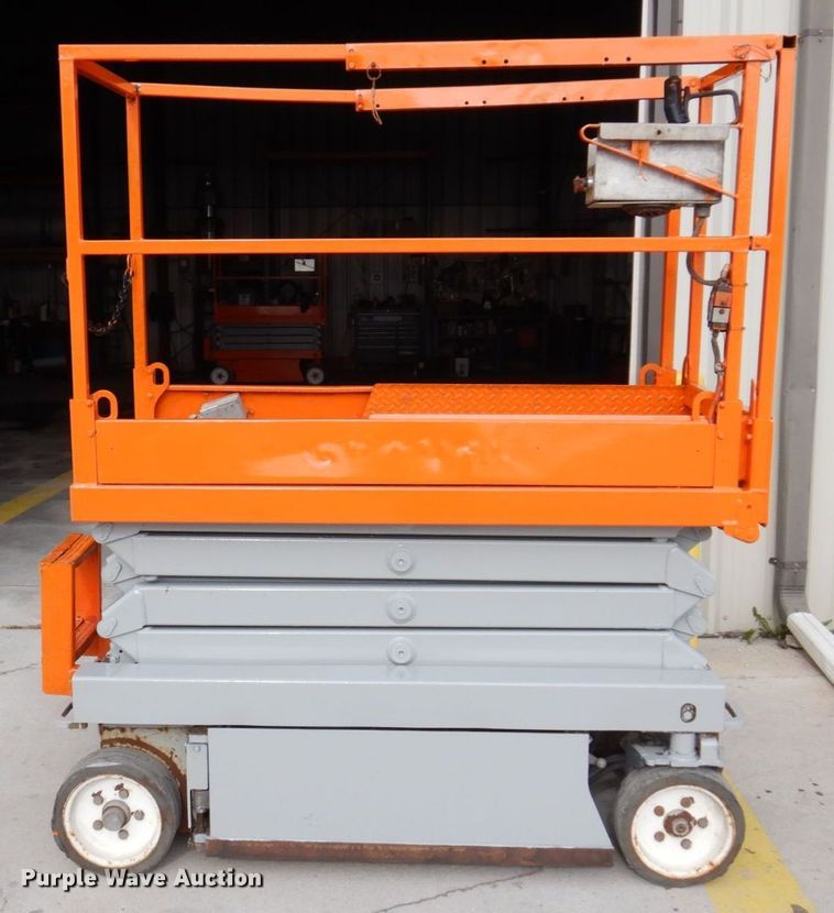 image for item JL9785 2004 Skyjack SJIII 3219  scissor lift