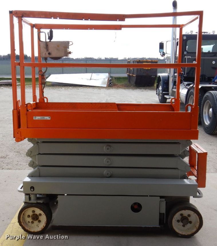 image for item JL9785 2004 Skyjack SJIII 3219  scissor lift