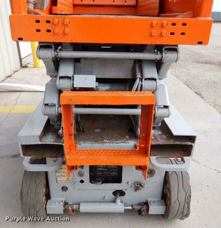 image for item JL9785 2004 Skyjack SJIII 3219  scissor lift