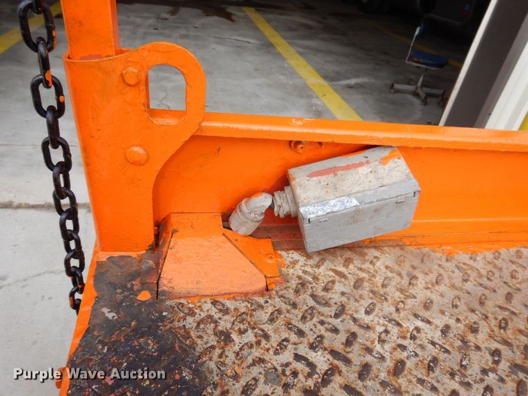 image for item JL9785 2004 Skyjack SJIII 3219  scissor lift