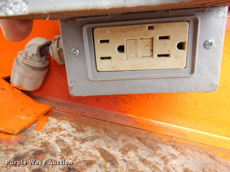 image for item JL9785 2004 Skyjack SJIII 3219  scissor lift