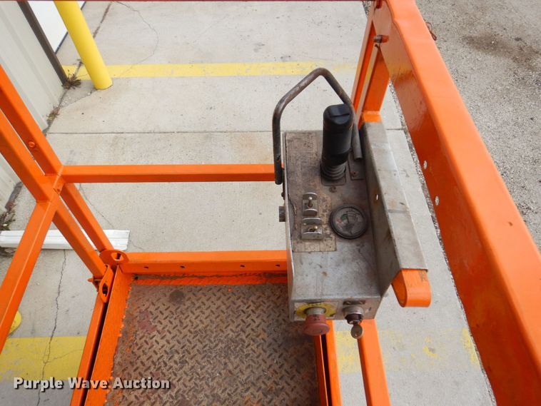 image for item JL9785 2004 Skyjack SJIII 3219  scissor lift