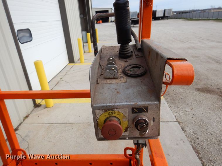 image for item JL9785 2004 Skyjack SJIII 3219  scissor lift