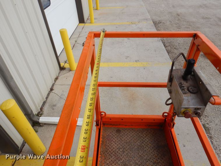 image for item JL9785 2004 Skyjack SJIII 3219  scissor lift