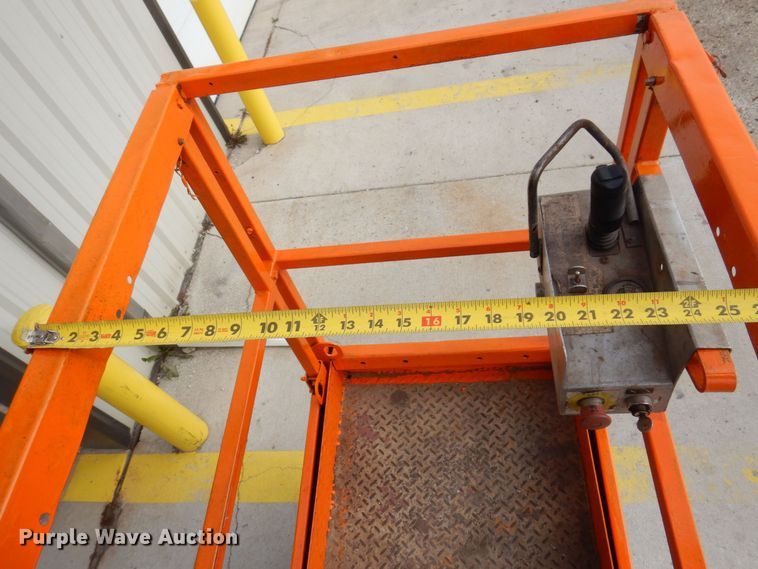 image for item JL9785 2004 Skyjack SJIII 3219  scissor lift