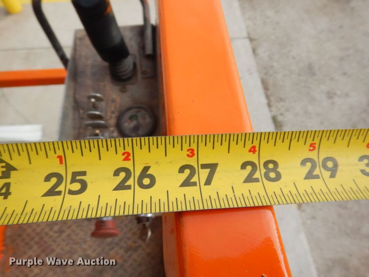 image for item JL9785 2004 Skyjack SJIII 3219  scissor lift