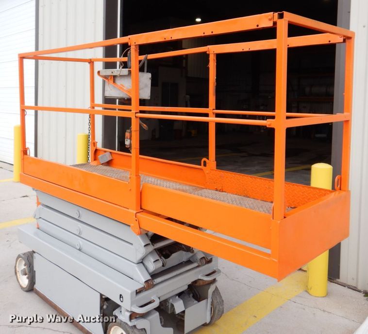 image for item JL9785 2004 Skyjack SJIII 3219  scissor lift