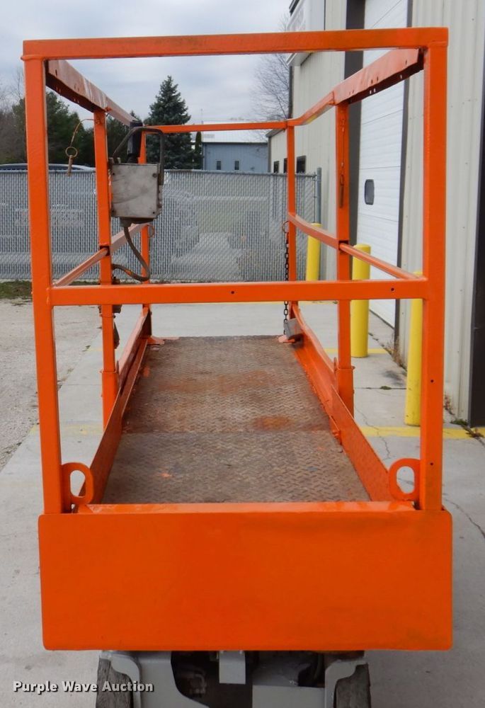 image for item JL9785 2004 Skyjack SJIII 3219  scissor lift