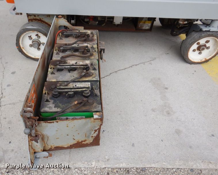 image for item JL9785 2004 Skyjack SJIII 3219  scissor lift