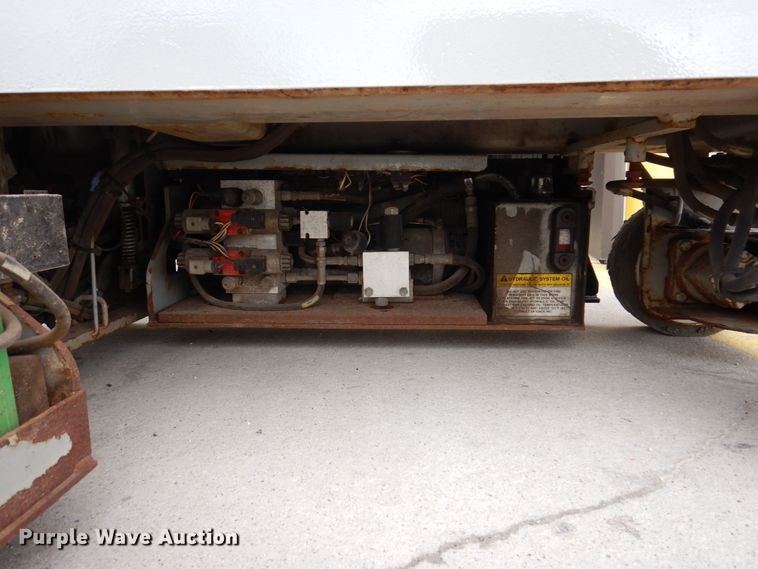 image for item JL9785 2004 Skyjack SJIII 3219  scissor lift