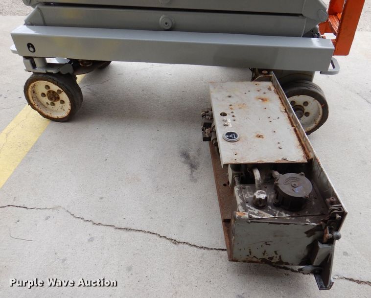 image for item JL9785 2004 Skyjack SJIII 3219  scissor lift