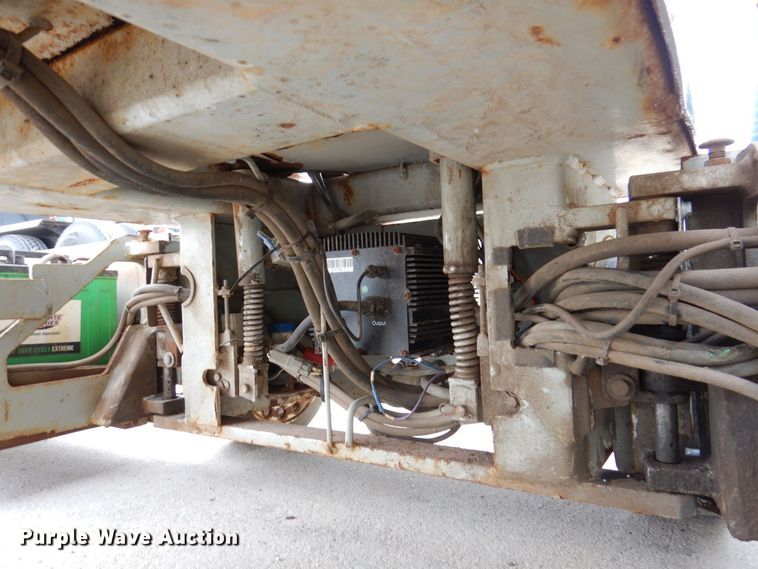 image for item JL9785 2004 Skyjack SJIII 3219  scissor lift