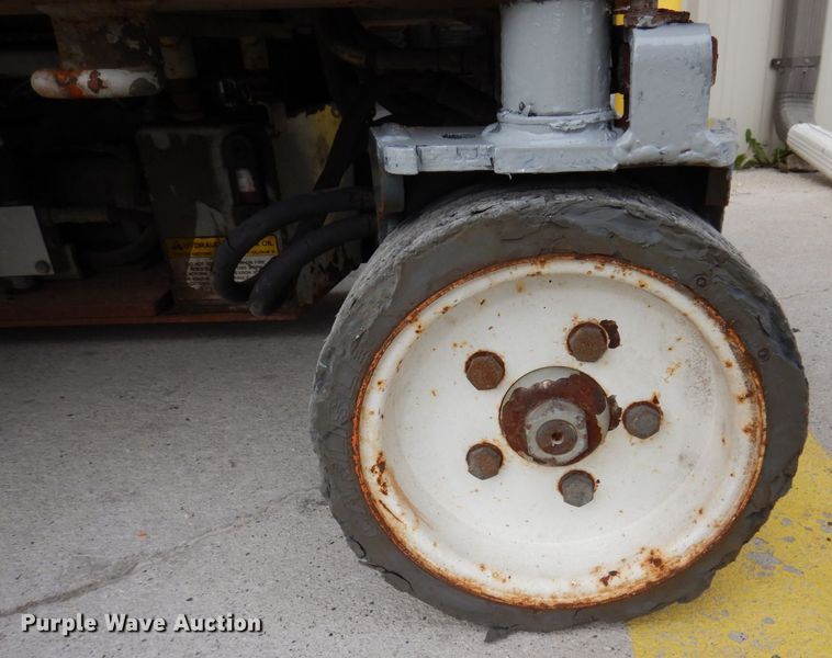 image for item JL9785 2004 Skyjack SJIII 3219  scissor lift