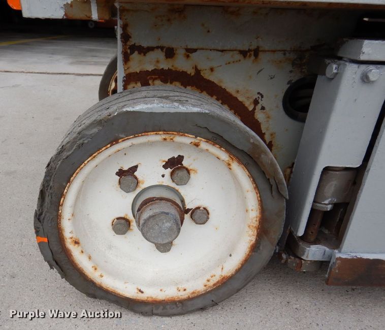 image for item JL9785 2004 Skyjack SJIII 3219  scissor lift