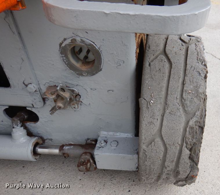 image for item JL9785 2004 Skyjack SJIII 3219  scissor lift