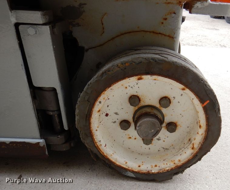 image for item JL9785 2004 Skyjack SJIII 3219  scissor lift