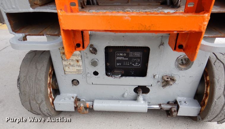 image for item JL9785 2004 Skyjack SJIII 3219  scissor lift