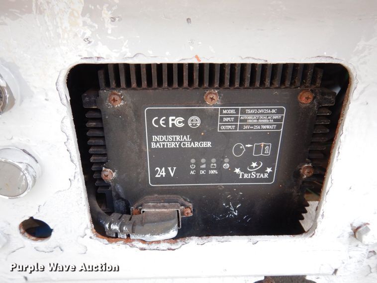 image for item JL9785 2004 Skyjack SJIII 3219  scissor lift