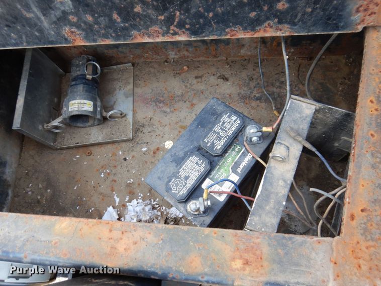 image for item JL9795 1998 Towmaster T-30-2  equipment trailer