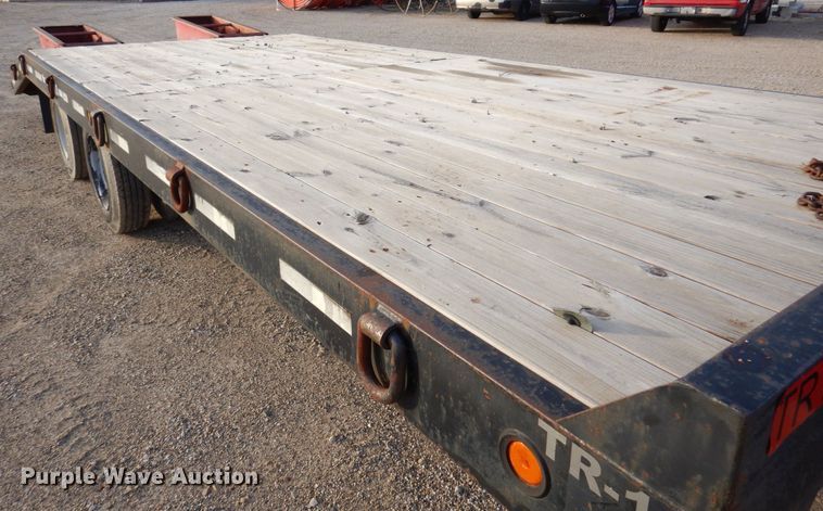 image for item JL9795 1998 Towmaster T-30-2  equipment trailer