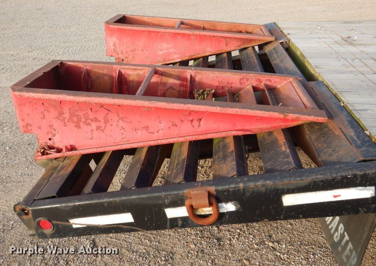 image for item JL9795 1998 Towmaster T-30-2  equipment trailer