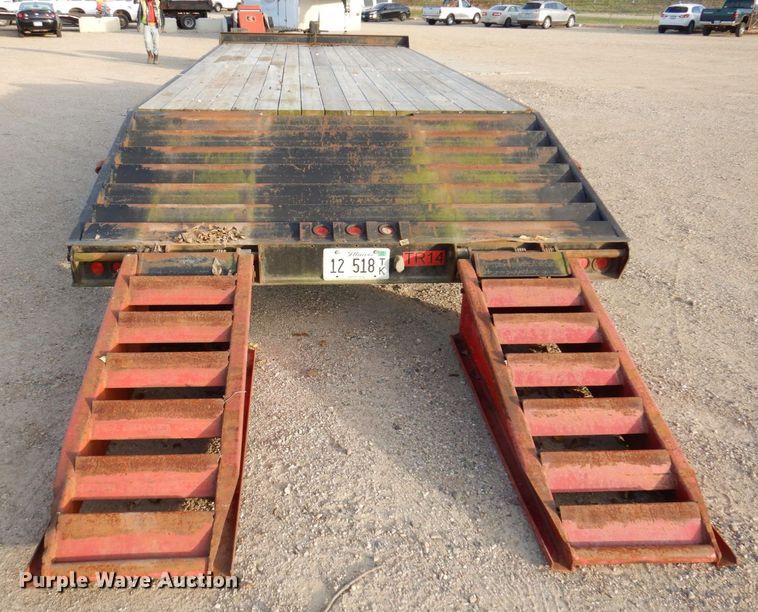 image for item JL9795 1998 Towmaster T-30-2  equipment trailer