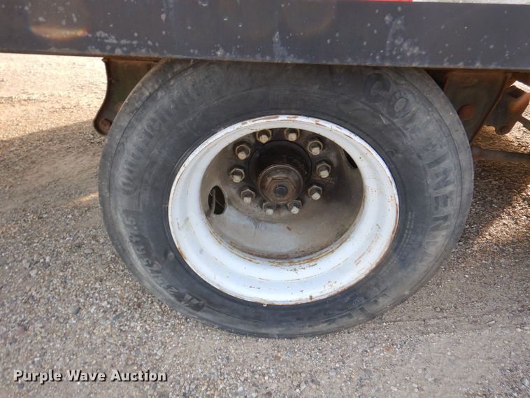 image for item JL9795 1998 Towmaster T-30-2  equipment trailer