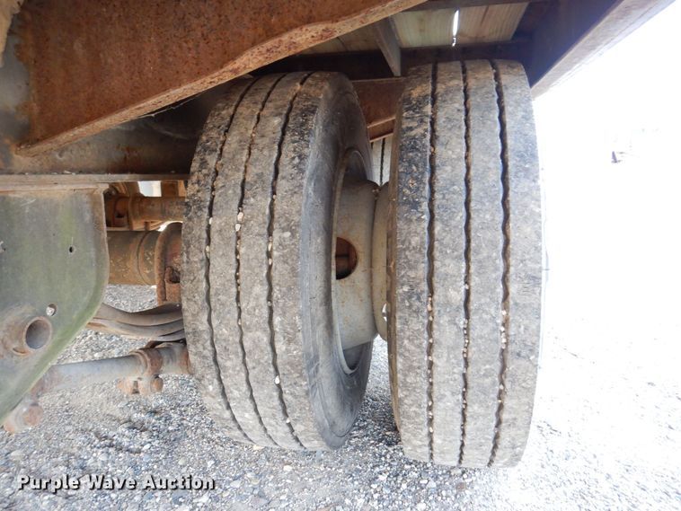 image for item JL9795 1998 Towmaster T-30-2  equipment trailer