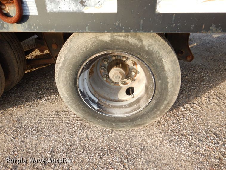 image for item JL9795 1998 Towmaster T-30-2  equipment trailer