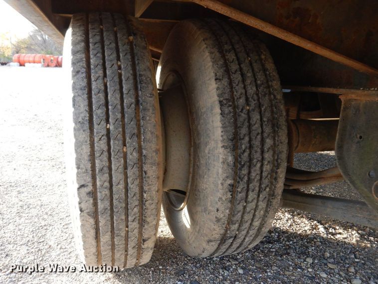 image for item JL9795 1998 Towmaster T-30-2  equipment trailer