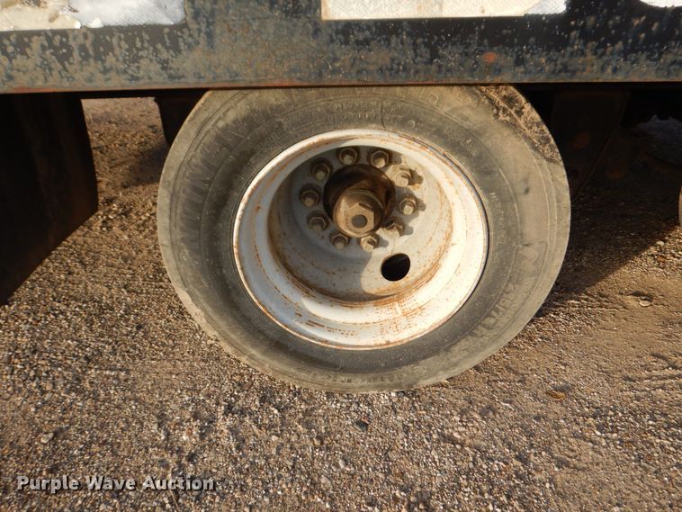 image for item JL9795 1998 Towmaster T-30-2  equipment trailer