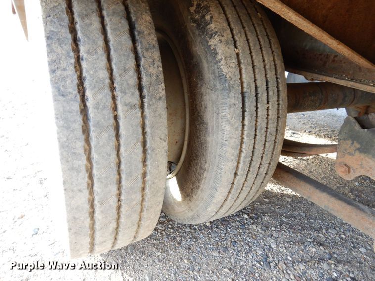 image for item JL9795 1998 Towmaster T-30-2  equipment trailer