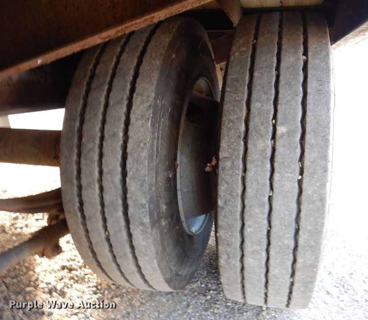 image for item JL9795 1998 Towmaster T-30-2  equipment trailer