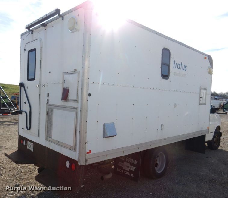 image for item JL9801 2002 Chevrolet Express G3500  fiber optic splicing truck