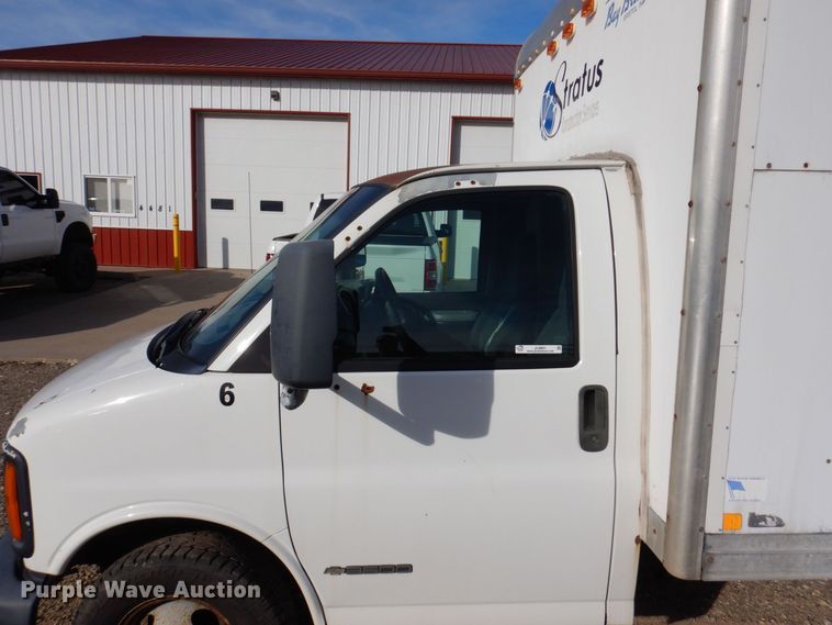 image for item JL9801 2002 Chevrolet Express G3500  fiber optic splicing truck