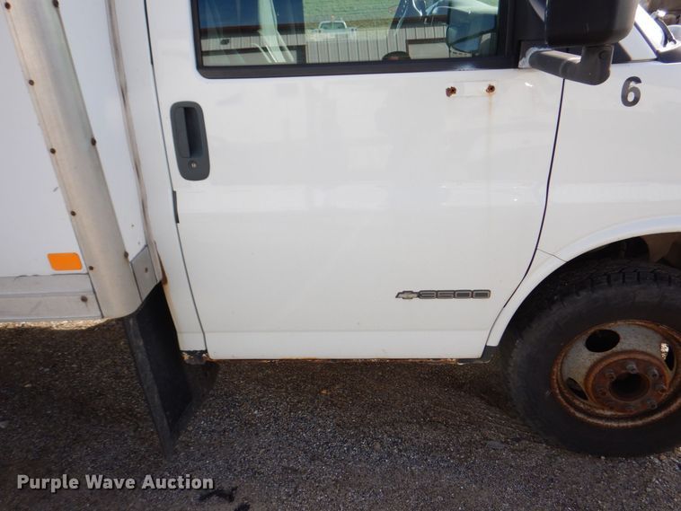 image for item JL9801 2002 Chevrolet Express G3500  fiber optic splicing truck