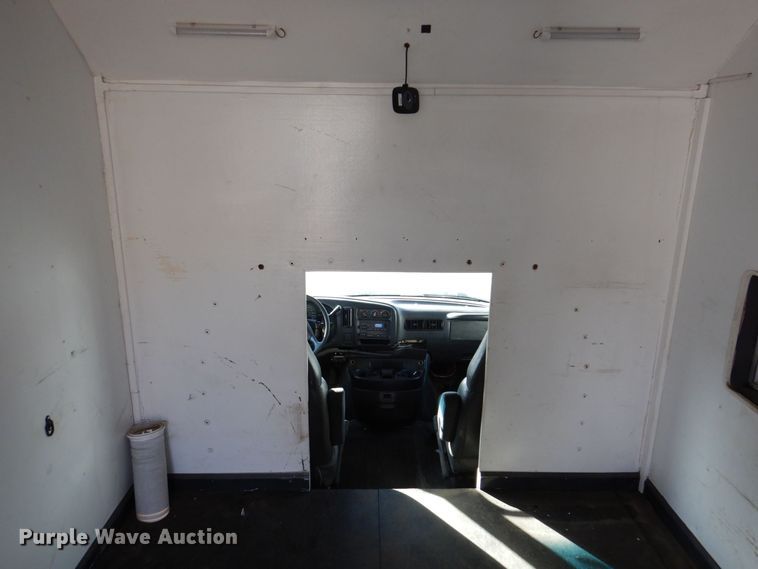 image for item JL9801 2002 Chevrolet Express G3500  fiber optic splicing truck