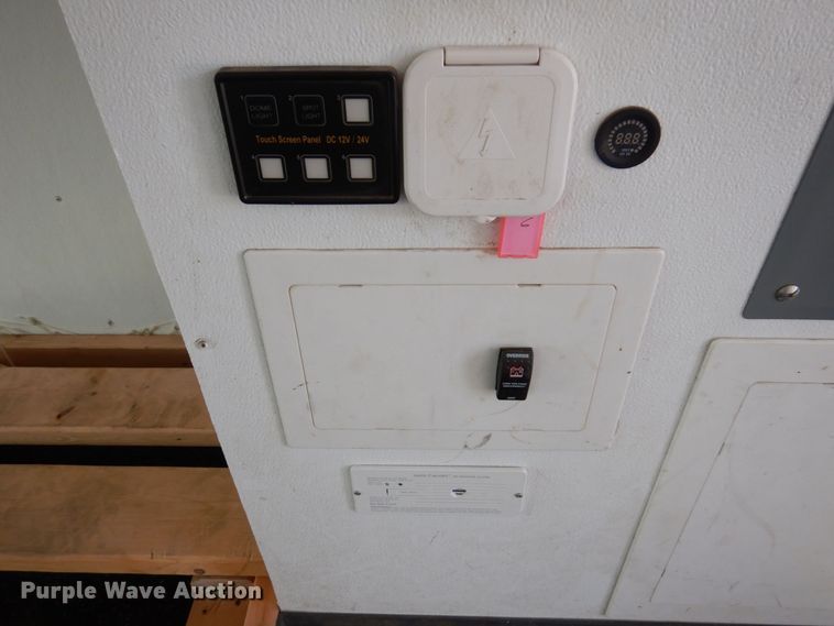 image for item JL9801 2002 Chevrolet Express G3500  fiber optic splicing truck