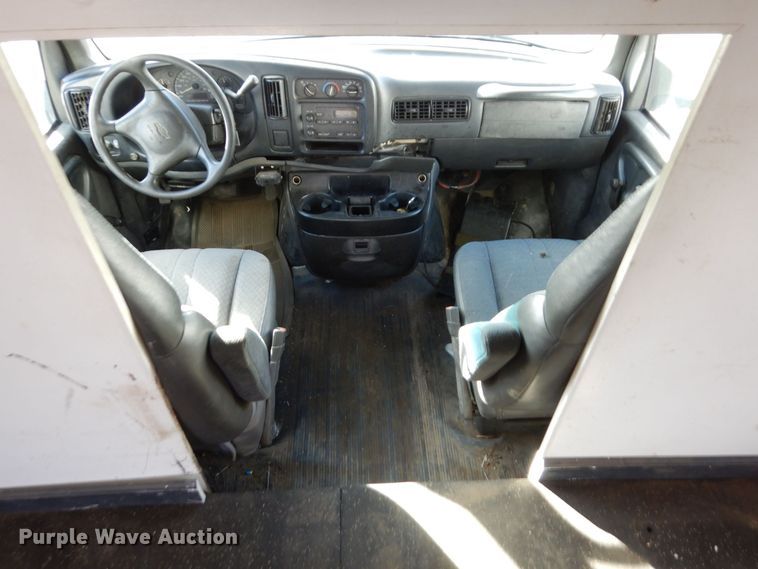 image for item JL9801 2002 Chevrolet Express G3500  fiber optic splicing truck