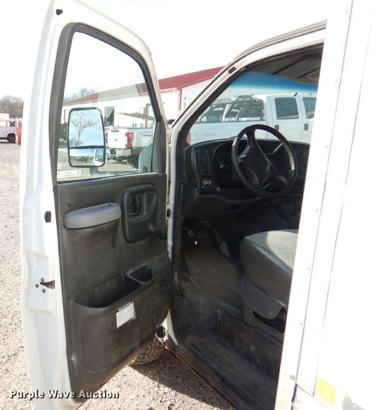 image for item JL9801 2002 Chevrolet Express G3500  fiber optic splicing truck