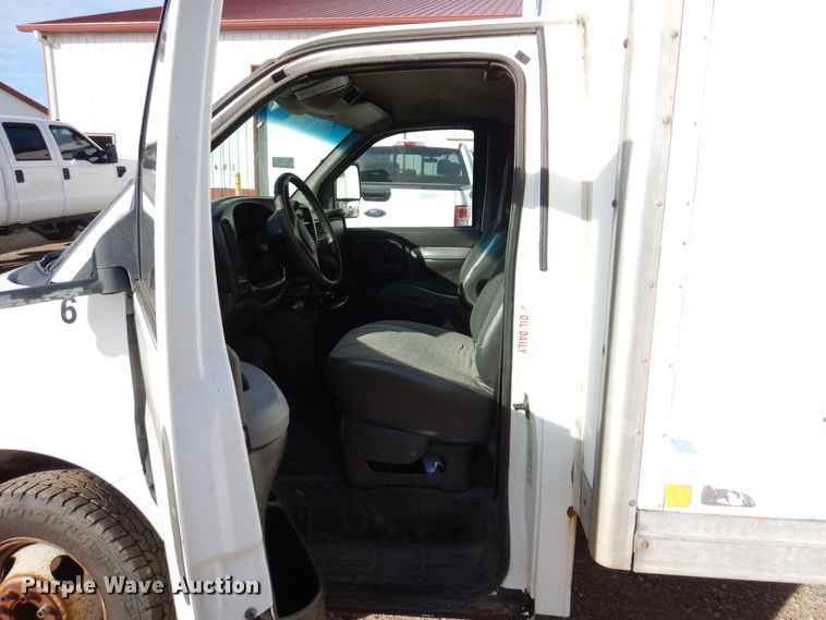 image for item JL9801 2002 Chevrolet Express G3500  fiber optic splicing truck